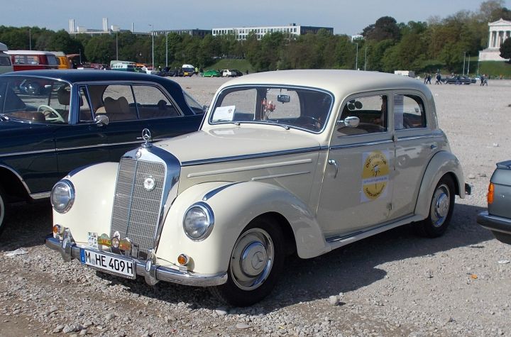 Mercedes_220_02g.jpg