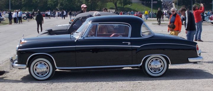 Mercedes_220S_01e.jpg