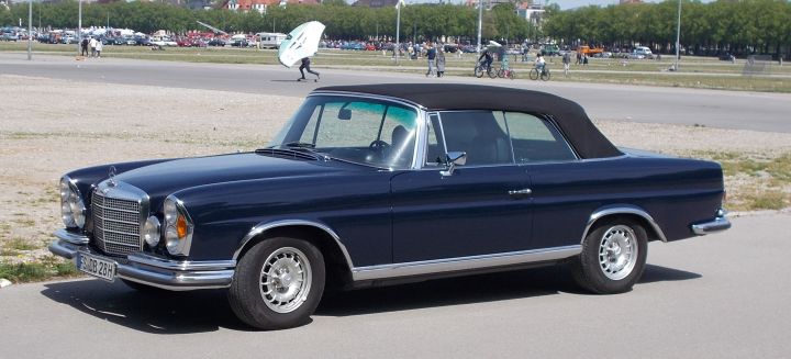 Mercedes_220SE_02b.jpg