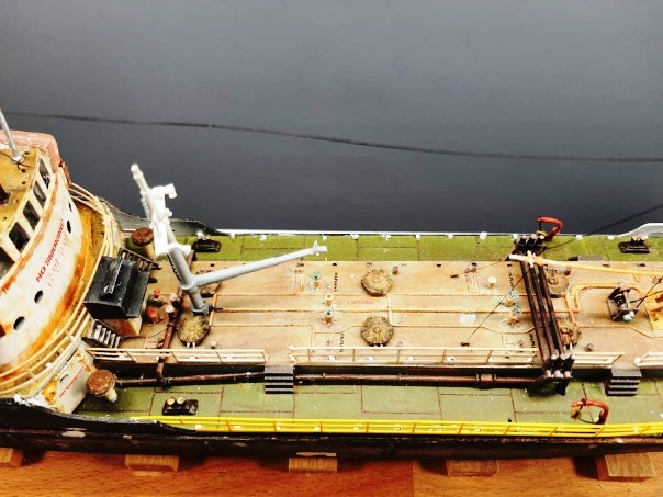 ´Befestigungspunkte und zweiter Lademast