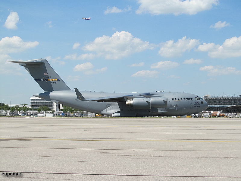 zz_77178 - C-17_01.jpg