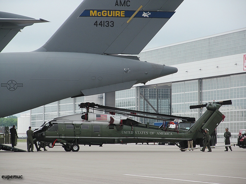 Verladung VH-60 in C-17