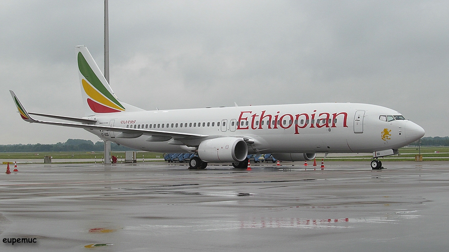 zz_ET-AQO - Ethiopian Airlines - Boeing 737-860_02.jpg