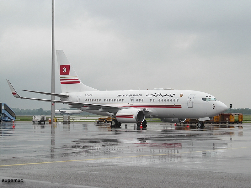 zz_TS-100 - Republic of Tunisia - Boeing 737-7H3 BBJ_01.jpg