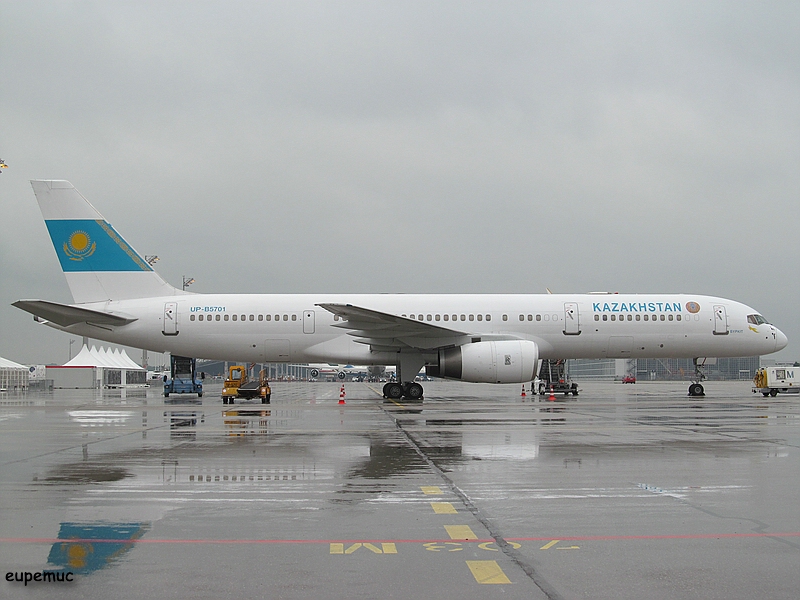 zz_UP-B5701 - Kazakhstan - Government-  Boeing 757-2M6_01.jpg